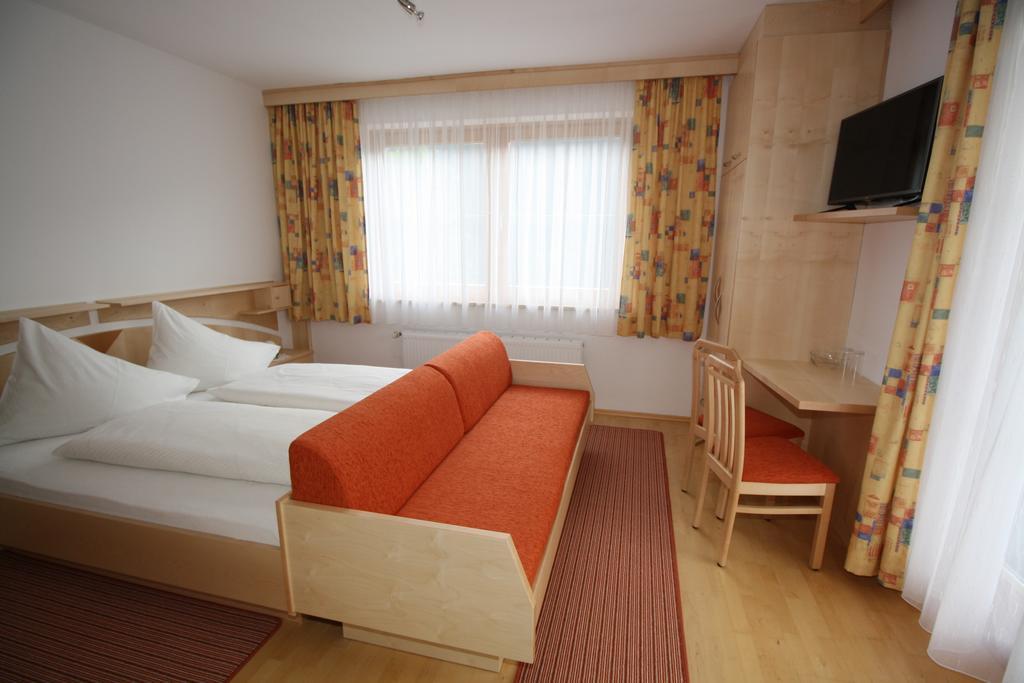 Hotel Garni Haus Anita Liesing Екстериор снимка