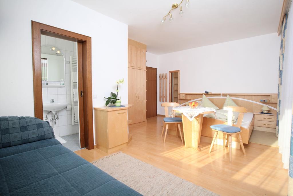 Hotel Garni Haus Anita Liesing Стая снимка
