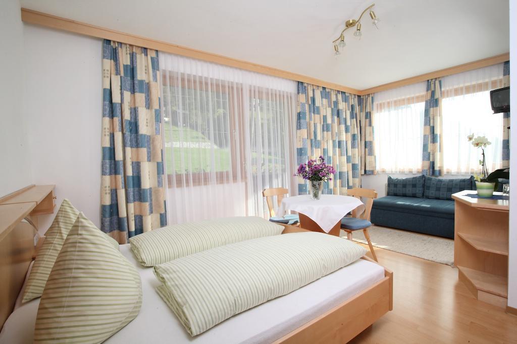 Hotel Garni Haus Anita Liesing Стая снимка