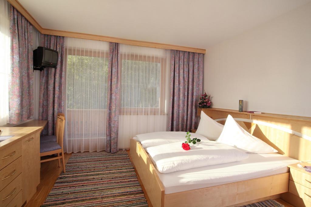 Hotel Garni Haus Anita Liesing Стая снимка