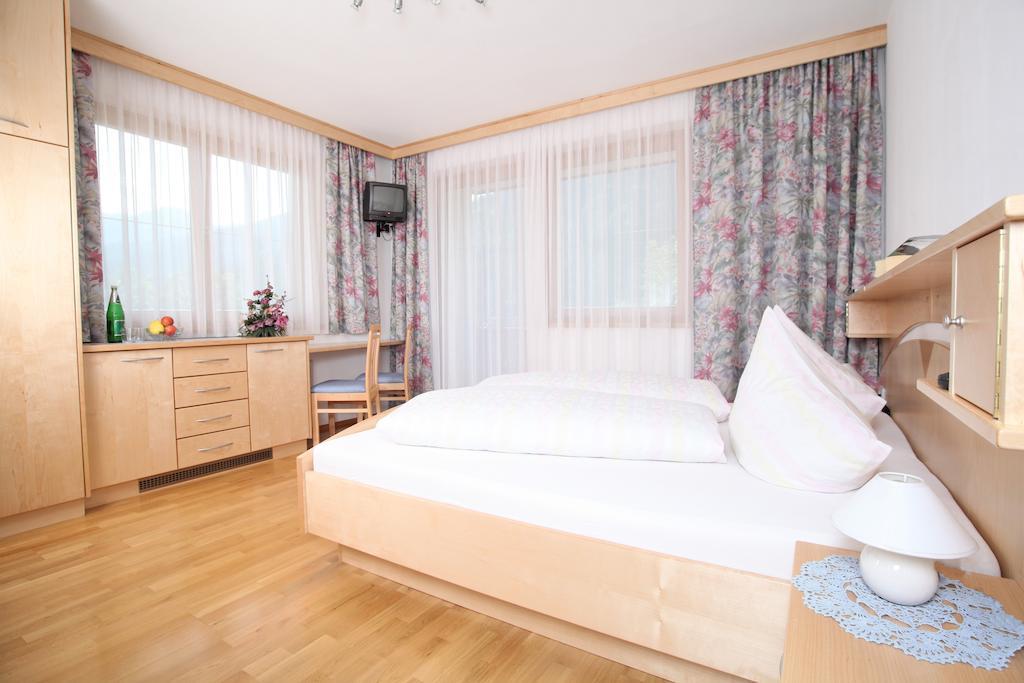 Hotel Garni Haus Anita Liesing Стая снимка